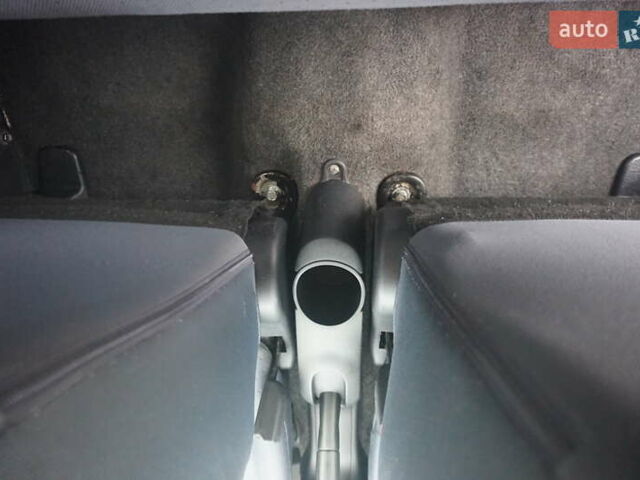 Белый Пежо иOн, объемом двигателя 0 л и пробегом 103 тыс. км за 4200 $, фото 45 на Automoto.ua