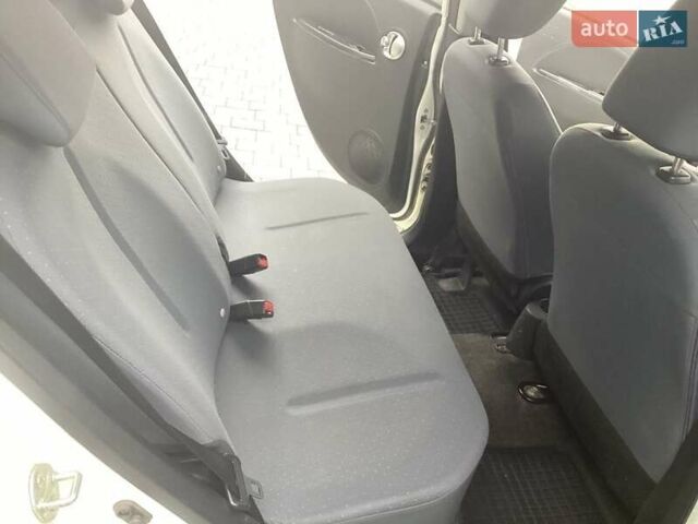 Білий Пежо iOн, об'ємом двигуна 0 л та пробігом 89 тис. км за 5199 $, фото 10 на Automoto.ua