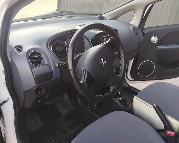 Білий Пежо iOн, об'ємом двигуна 0 л та пробігом 65 тис. км за 5100 $, фото 31 на Automoto.ua