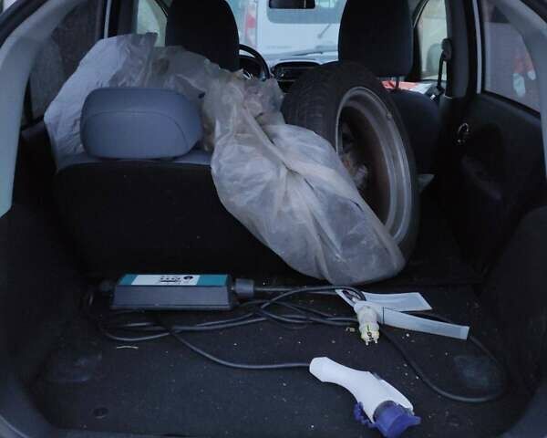 Білий Пежо iOн, об'ємом двигуна 0 л та пробігом 30 тис. км за 4999 $, фото 7 на Automoto.ua