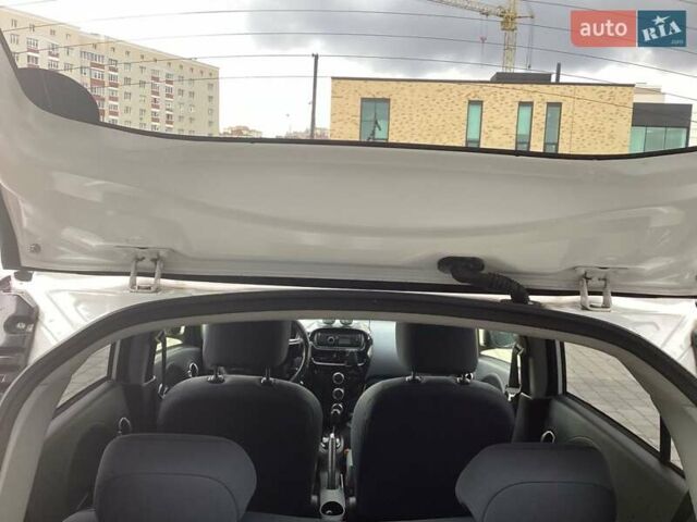 Білий Пежо iOн, об'ємом двигуна 0 л та пробігом 89 тис. км за 5199 $, фото 3 на Automoto.ua