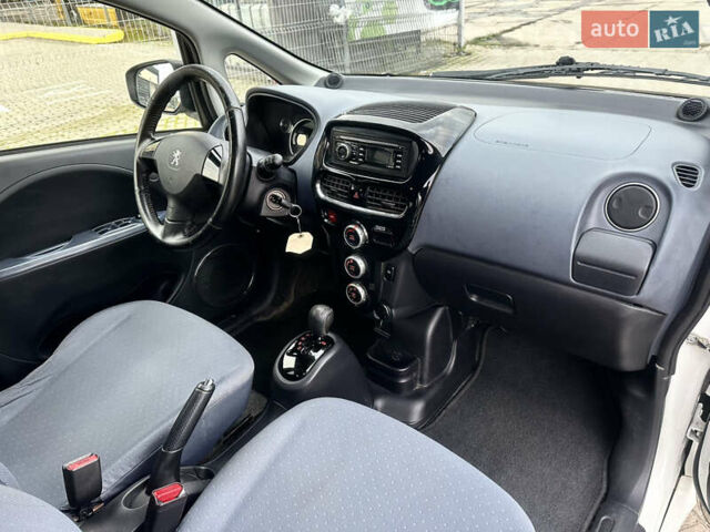 Белый Пежо иOн, объемом двигателя 0 л и пробегом 74 тыс. км за 4900 $, фото 16 на Automoto.ua