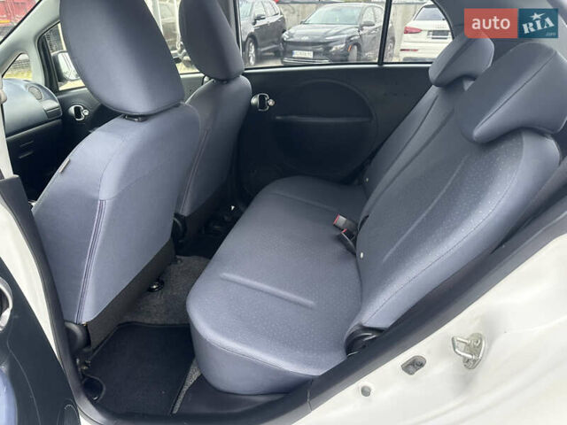 Белый Пежо иOн, объемом двигателя 0 л и пробегом 74 тыс. км за 4900 $, фото 12 на Automoto.ua