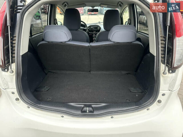 Белый Пежо иOн, объемом двигателя 0 л и пробегом 74 тыс. км за 4900 $, фото 13 на Automoto.ua