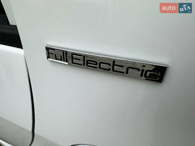 Белый Пежо иOн, объемом двигателя 0 л и пробегом 74 тыс. км за 4900 $, фото 18 на Automoto.ua