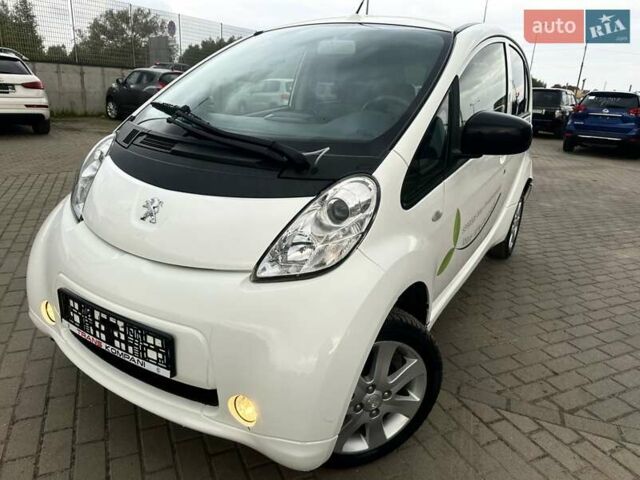 Белый Пежо иOн, объемом двигателя 0 л и пробегом 74 тыс. км за 4900 $, фото 1 на Automoto.ua