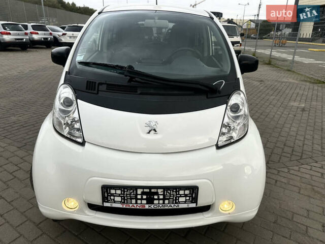 Белый Пежо иOн, объемом двигателя 0 л и пробегом 74 тыс. км за 4900 $, фото 2 на Automoto.ua