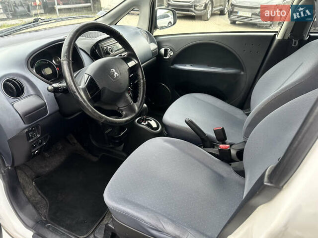 Белый Пежо иOн, объемом двигателя 0 л и пробегом 74 тыс. км за 4900 $, фото 7 на Automoto.ua