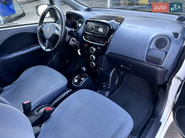 Белый Пежо иOн, объемом двигателя 0 л и пробегом 74 тыс. км за 4899 $, фото 1 на Automoto.ua