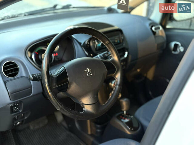 Білий Пежо iOн, об'ємом двигуна 0 л та пробігом 85 тис. км за 5650 $, фото 19 на Automoto.ua