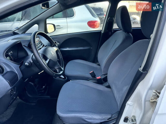 Белый Пежо иOн, объемом двигателя 0 л и пробегом 74 тыс. км за 4899 $, фото 2 на Automoto.ua