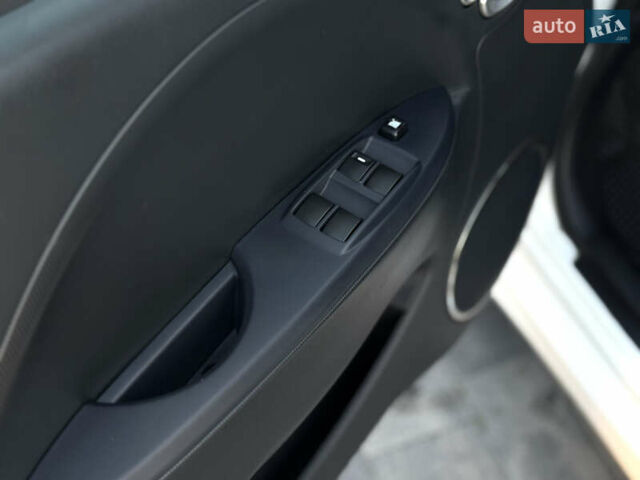 Білий Пежо iOн, об'ємом двигуна 0 л та пробігом 85 тис. км за 5650 $, фото 29 на Automoto.ua
