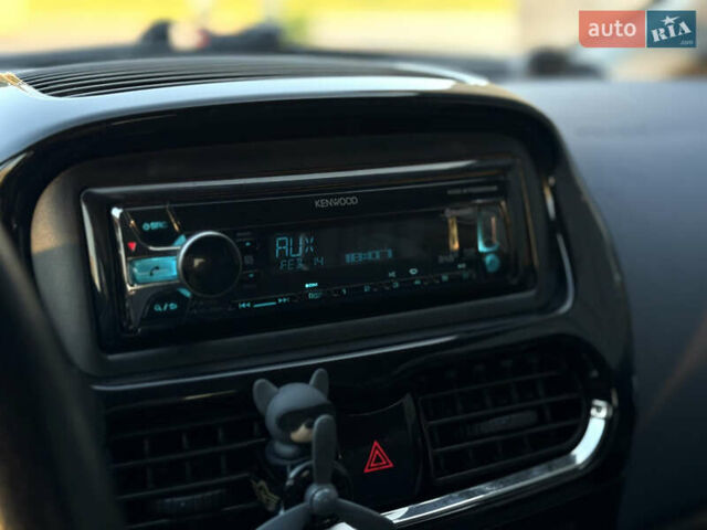 Білий Пежо iOн, об'ємом двигуна 0 л та пробігом 85 тис. км за 5650 $, фото 25 на Automoto.ua