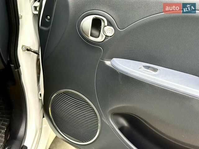 Белый Пежо иOн, объемом двигателя 0 л и пробегом 55 тыс. км за 7999 $, фото 39 на Automoto.ua