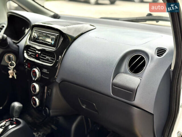 Белый Пежо иOн, объемом двигателя 0 л и пробегом 55 тыс. км за 7999 $, фото 37 на Automoto.ua