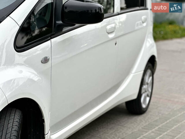 Белый Пежо иOн, объемом двигателя 0 л и пробегом 55 тыс. км за 7999 $, фото 17 на Automoto.ua