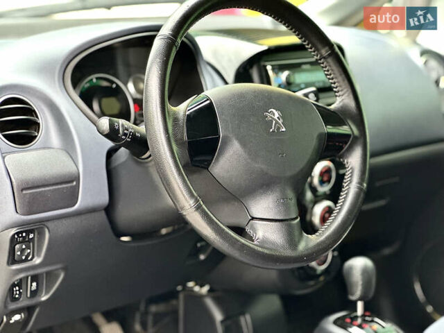 Белый Пежо иOн, объемом двигателя 0 л и пробегом 55 тыс. км за 7999 $, фото 35 на Automoto.ua