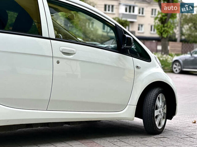 Белый Пежо иOн, объемом двигателя 0 л и пробегом 55 тыс. км за 7999 $, фото 10 на Automoto.ua