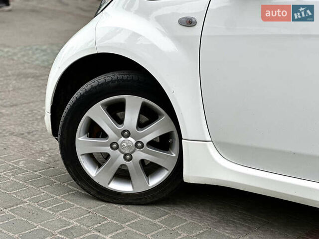 Белый Пежо иOн, объемом двигателя 0 л и пробегом 55 тыс. км за 7999 $, фото 15 на Automoto.ua