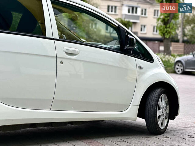 Белый Пежо иOн, объемом двигателя 0 л и пробегом 55 тыс. км за 7999 $, фото 11 на Automoto.ua