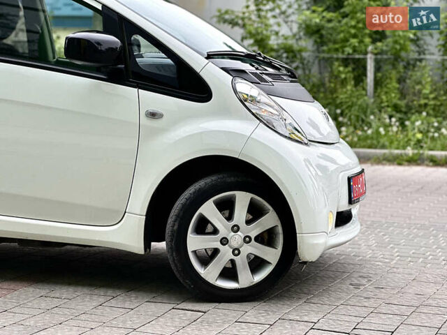 Белый Пежо иOн, объемом двигателя 0 л и пробегом 55 тыс. км за 7999 $, фото 9 на Automoto.ua