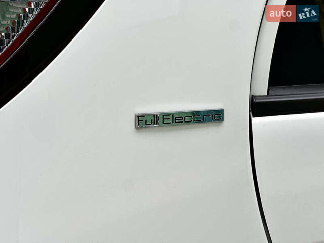 Белый Пежо иOн, объемом двигателя 0 л и пробегом 55 тыс. км за 7999 $, фото 28 на Automoto.ua