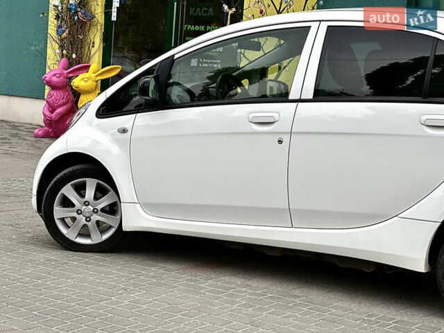 Белый Пежо иOн, объемом двигателя 0 л и пробегом 55 тыс. км за 7999 $, фото 14 на Automoto.ua