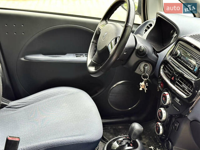 Белый Пежо иOн, объемом двигателя 0 л и пробегом 55 тыс. км за 7999 $, фото 40 на Automoto.ua