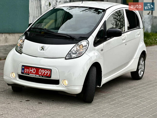 Белый Пежо иOн, объемом двигателя 0 л и пробегом 55 тыс. км за 7999 $, фото 13 на Automoto.ua