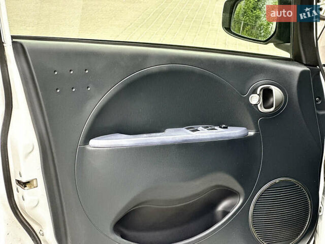 Белый Пежо иOн, объемом двигателя 0 л и пробегом 55 тыс. км за 7999 $, фото 33 на Automoto.ua