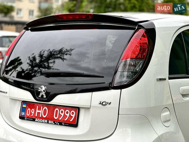 Белый Пежо иOн, объемом двигателя 0 л и пробегом 55 тыс. км за 7999 $, фото 27 на Automoto.ua