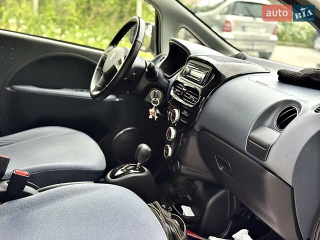 Белый Пежо иOн, объемом двигателя 0 л и пробегом 55 тыс. км за 7999 $, фото 42 на Automoto.ua