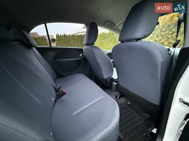 Белый Пежо иOн, объемом двигателя 0 л и пробегом 55 тыс. км за 6500 $, фото 25 на Automoto.ua