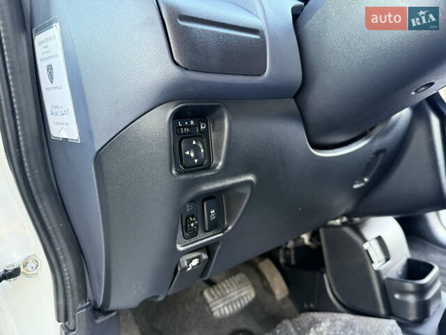 Белый Пежо иOн, объемом двигателя 0 л и пробегом 30 тыс. км за 6800 $, фото 13 на Automoto.ua