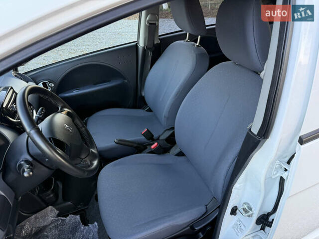 Белый Пежо иOн, объемом двигателя 0 л и пробегом 30 тыс. км за 6800 $, фото 17 на Automoto.ua