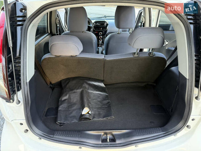 Белый Пежо иOн, объемом двигателя 0 л и пробегом 30 тыс. км за 6800 $, фото 15 на Automoto.ua