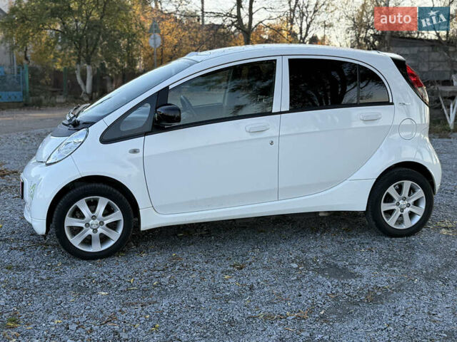 Белый Пежо иOн, объемом двигателя 0 л и пробегом 30 тыс. км за 6800 $, фото 3 на Automoto.ua