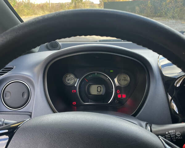 Черный Пежо иOн, объемом двигателя 0 л и пробегом 121 тыс. км за 4500 $, фото 16 на Automoto.ua