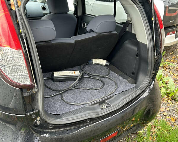 Черный Пежо иOн, объемом двигателя 0 л и пробегом 111 тыс. км за 4000 $, фото 9 на Automoto.ua