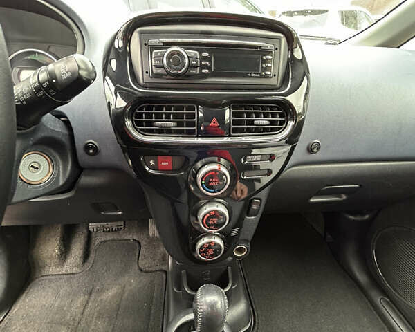 Черный Пежо иOн, объемом двигателя 0 л и пробегом 111 тыс. км за 4000 $, фото 6 на Automoto.ua