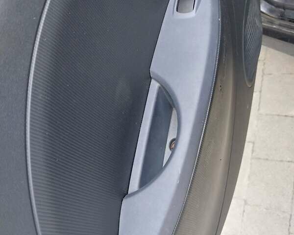 Черный Пежо иOн, объемом двигателя 0 л и пробегом 137 тыс. км за 4700 $, фото 66 на Automoto.ua