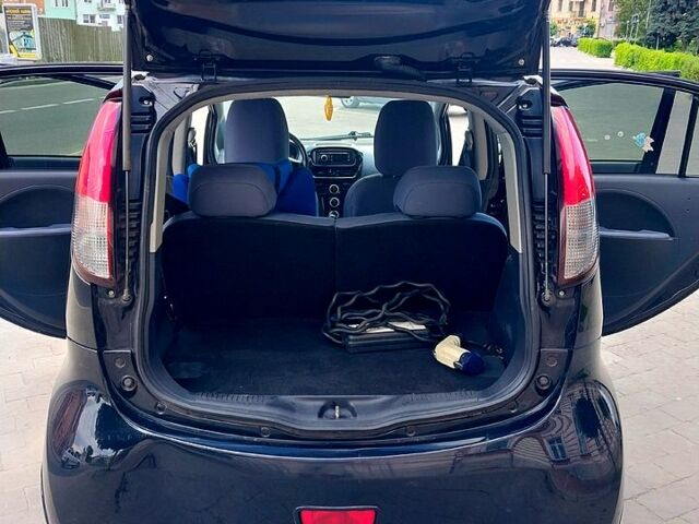 Черный Пежо иOн, объемом двигателя 47 л и пробегом 137 тыс. км за 4700 $, фото 7 на Automoto.ua