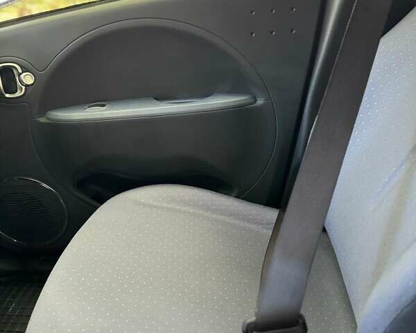 Черный Пежо иOн, объемом двигателя 0 л и пробегом 120 тыс. км за 5500 $, фото 9 на Automoto.ua