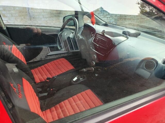 Красный Пежо иOн, объемом двигателя 0 л и пробегом 95 тыс. км за 5500 $, фото 1 на Automoto.ua