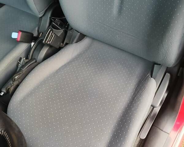 Красный Пежо иOн, объемом двигателя 0 л и пробегом 120 тыс. км за 4400 $, фото 6 на Automoto.ua