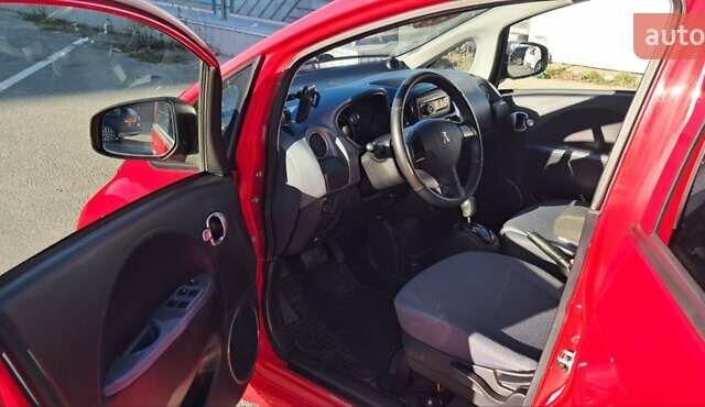 Красный Пежо иOн, объемом двигателя 0 л и пробегом 135 тыс. км за 4300 $, фото 18 на Automoto.ua
