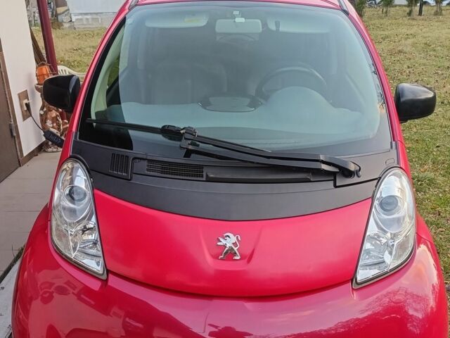 Красный Пежо иOн, объемом двигателя 0 л и пробегом 120 тыс. км за 4400 $, фото 2 на Automoto.ua