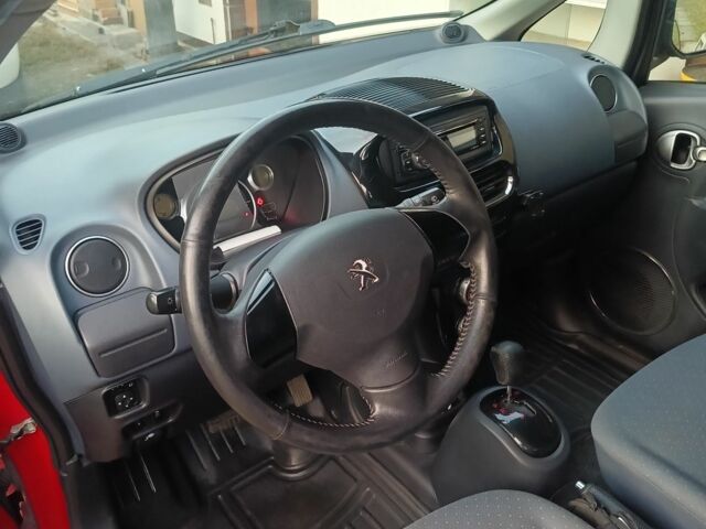 Красный Пежо иOн, объемом двигателя 0 л и пробегом 120 тыс. км за 4400 $, фото 6 на Automoto.ua