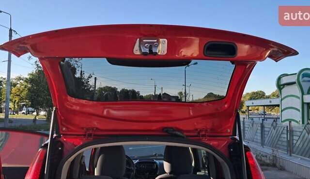 Красный Пежо иOн, объемом двигателя 0 л и пробегом 135 тыс. км за 4300 $, фото 15 на Automoto.ua
