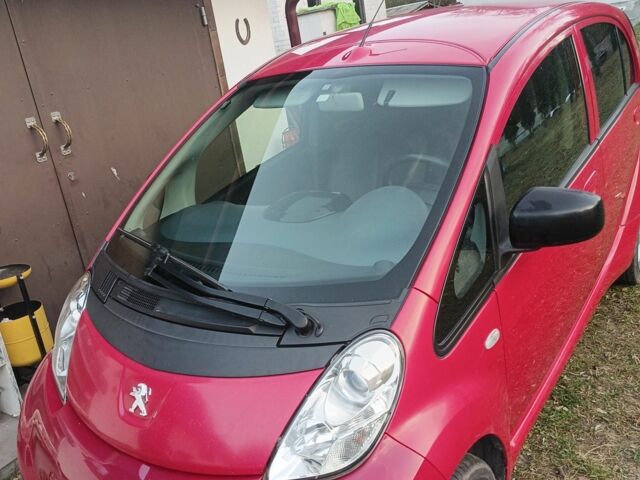 Красный Пежо иOн, объемом двигателя 0 л и пробегом 120 тыс. км за 4400 $, фото 1 на Automoto.ua